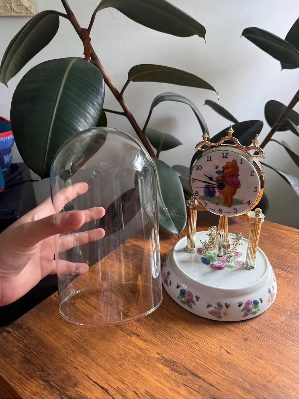 Disney Floral Dome Clock with Winnie the Pooh Illustration - White and Gold glas